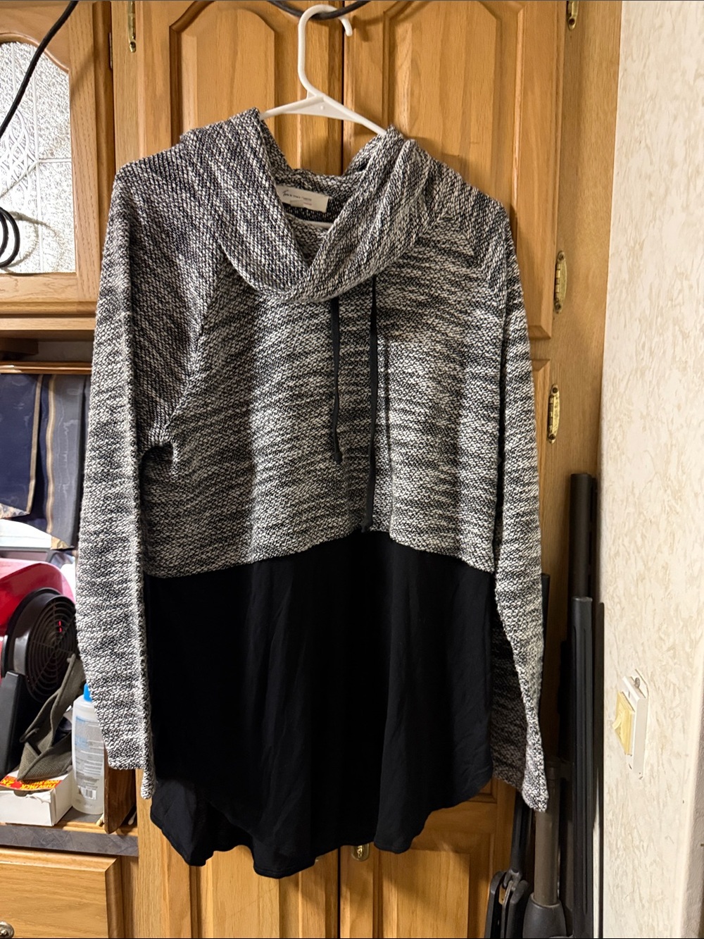 Two by Vince Camuto Black and Gray Cowl-Neck Pullover